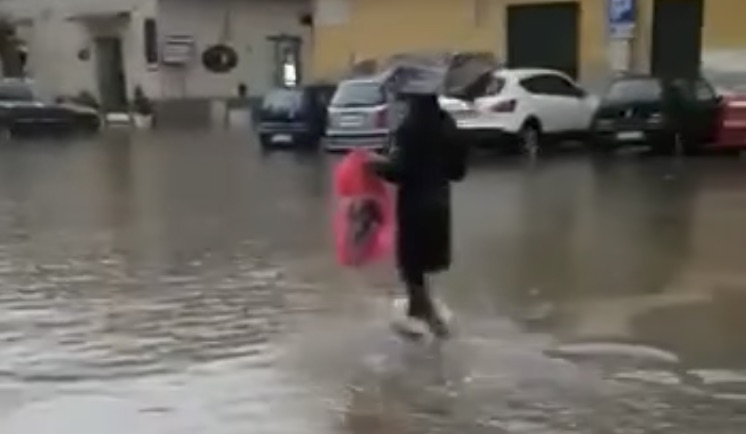 Maltempo A Napoli Caos Trasporto Pubblico In Citt