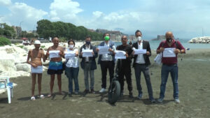 Borrelli iniziativa in spiaggia