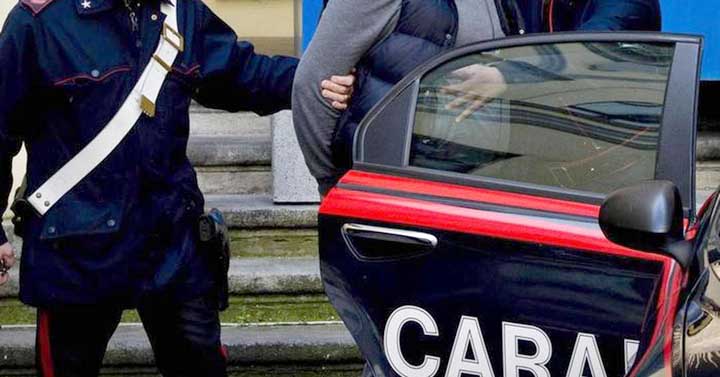 I carabinieri della tenenza di Ercolano hanno arrestato per maltrattamenti in famiglia ed estorsione un 31enne del posto già noto alle ffoo. E’ stato bloccato