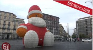 Siamo ancora a Novembre, ma #Napoli si riempie già di decorazioni per Natale. Le istallazioni sparse per la città, che illumineranno le strade del capoluogo campano