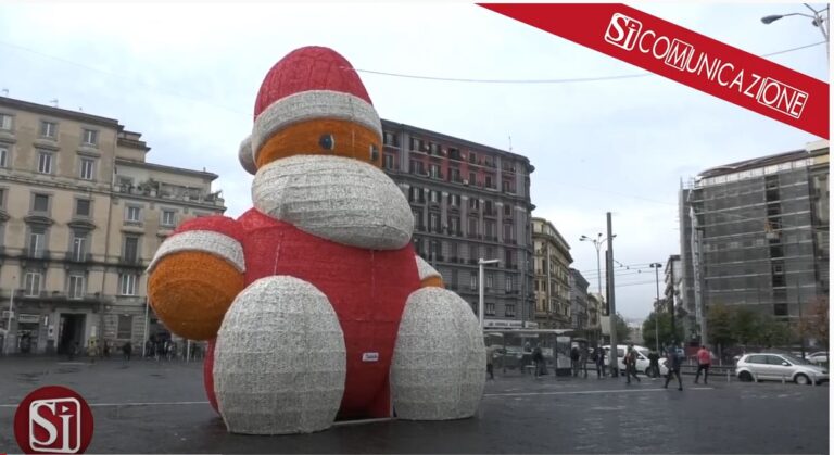 Siamo ancora a Novembre, ma #Napoli si riempie già di decorazioni per Natale. Le istallazioni sparse per la città, che illumineranno le strade del capoluogo campano