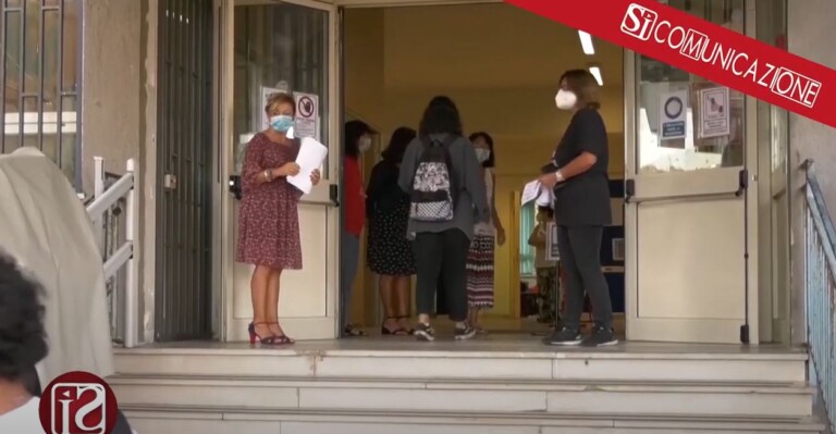 È di nuovo boom di classi in quarantena. Dall’inizio dell’anno scolastico, a Napoli, le classi obbligate alla didattica a distanza sono