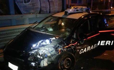 Poteva essere una strage, è andata bene. E’ notte, l’1.30 circa, e i Carabinieri della sezione radiomobile della compagnia di Giugliano