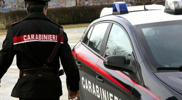 Ha investito il comandante di stazione per sfuggire ad un controllo. Un 49enne è così finito in manette. I carabinieri