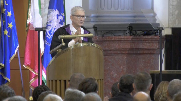 laurea honoris causa a tim cook dalla federico ii