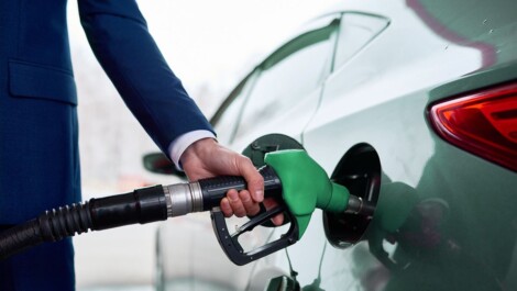 Decreto legge in Gazzetta ufficiale nella notte, per l’atteso taglio di 25 centesimi del prezzo finale di benzina e gasolio ai distributori