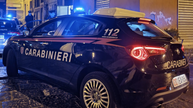 Auto carabinieri a Fuorigrotta agguato