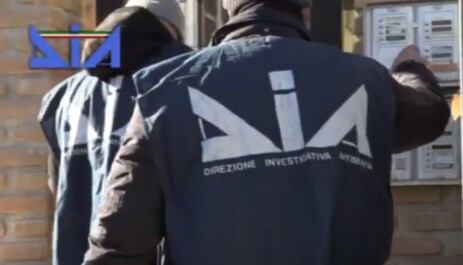 Un blitz anti-camorra della Dia di Napoli contro il clan Mallardo ha portato all'esecuzione di 25 misure cautelari