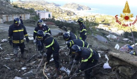 Casamicciola Vigili del fuoco scavare