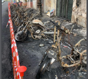 scooter incendiati a via tasso