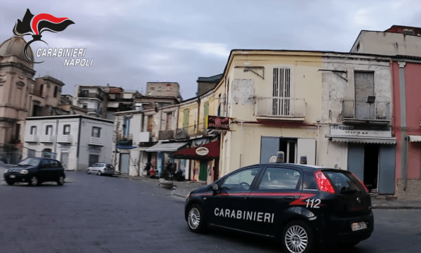 spari in piazza mercato, ferito un 21enne di ponticelli