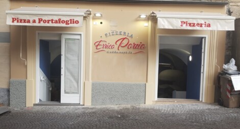 “Quando ho rilevato la pizzeria in via Cornelia dei Gracchi, non mi sono accorto della manomissione”. Sono le parole che il pizzaiolo Errico Porzio ha rivolto agli agenti del commissariato di polizia di Soccavo dopo che è scattata una denuncia nei suoi confronti: l'accusa è di aver manomesso il contatore elettrico del suo locale con un magnete. La denuncia rientra nell'ambito dei controlli a tappeto effettuati dalla polizia nei locali a Soccavo.