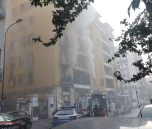 Via Suarez napoli incendio