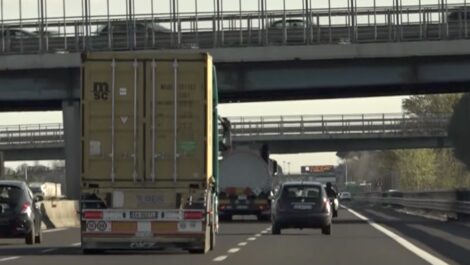 contromano in autostrada