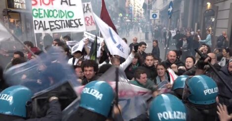 scontri manifestanti polizia corteo napoli studenti nato