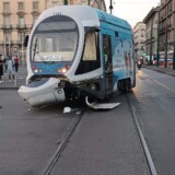 Si è verificato questa mattina presto, in piazza Garibaldi, un incidente stradale che ha coinvolto un tram dell'ANM e un'automobile