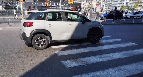 pedone investito sangue strisce pedonali piazza garibaldi