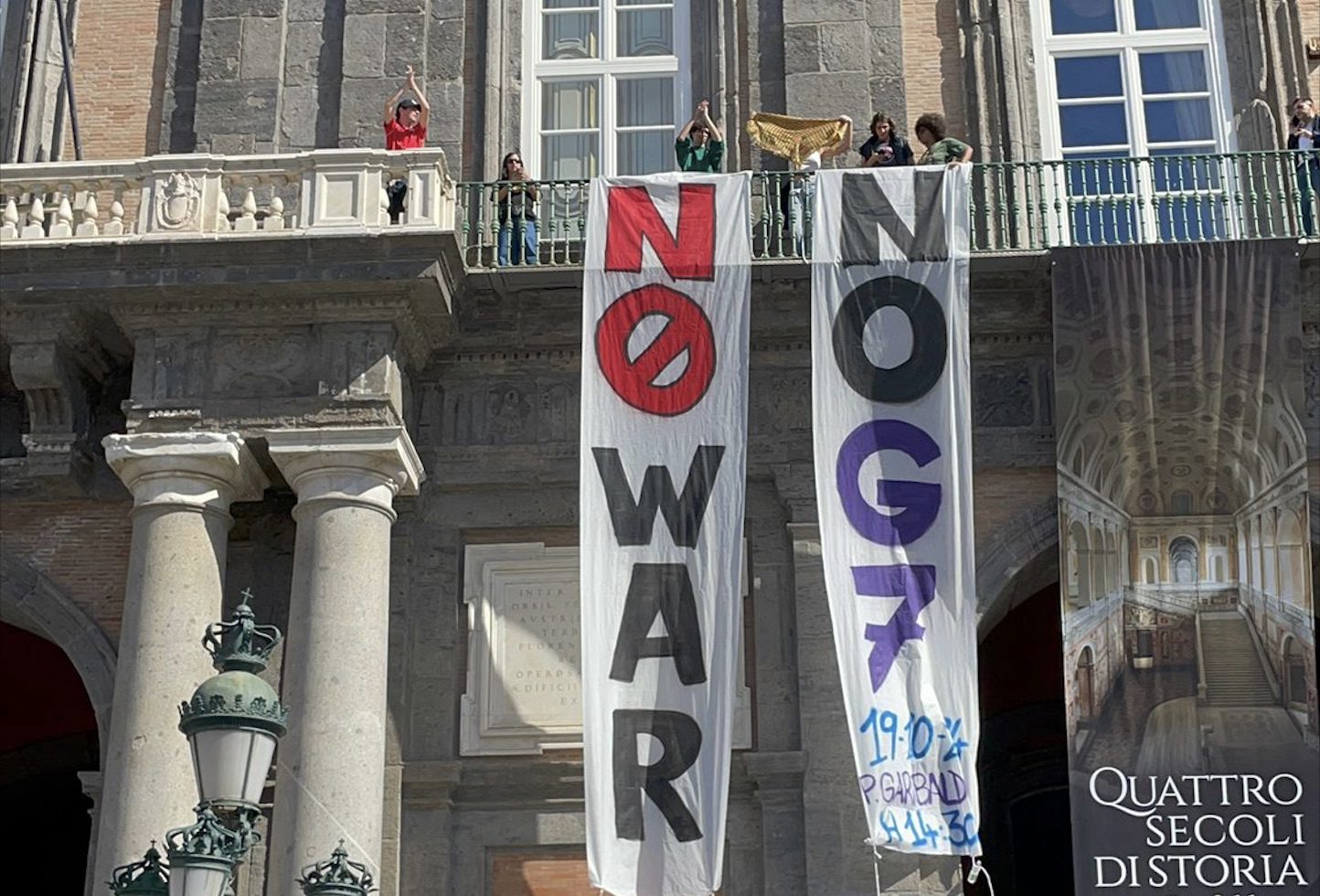 attivisti occupano palazzo reale contro g7 difesa