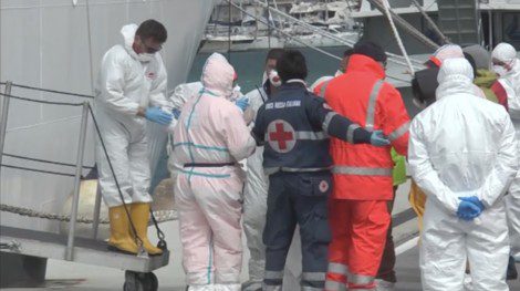 sbarco migranti open arms solitaire salerno