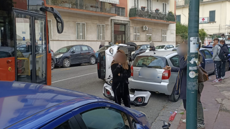 minicar-ribaltata-posillipo