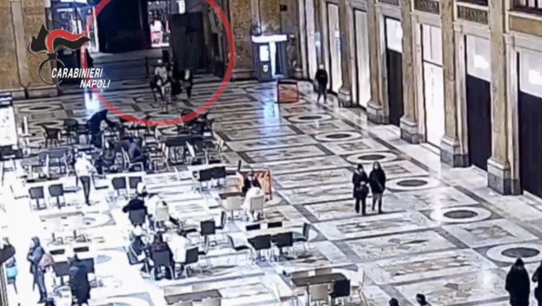 aggressione-anziana-arrestato-60enne-galleria-umberto