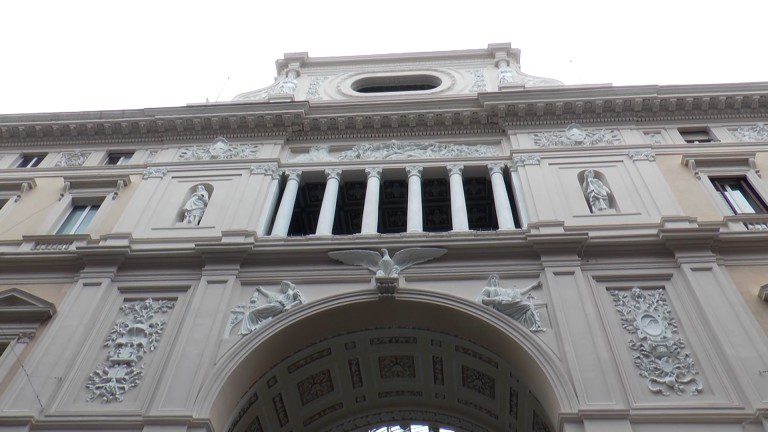 FACCIATA GALLERIA UMBERTO I SU VIA TOLEDO